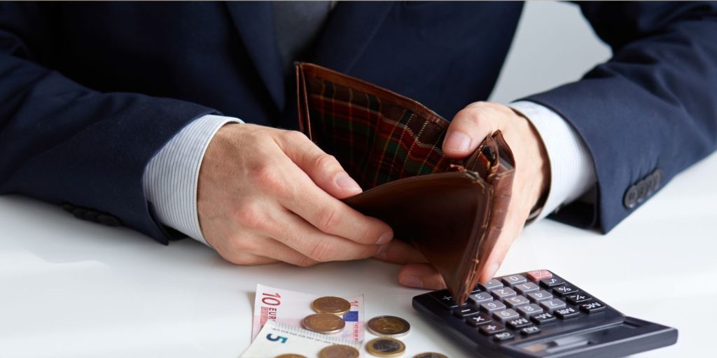 疫情期間減班減薪，還被法院扣薪水該怎麼辦?