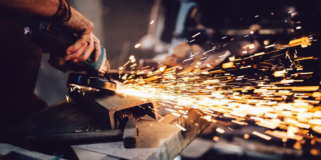 員工毀損公司器材，雇主可以逕扣薪資作為賠償嗎?